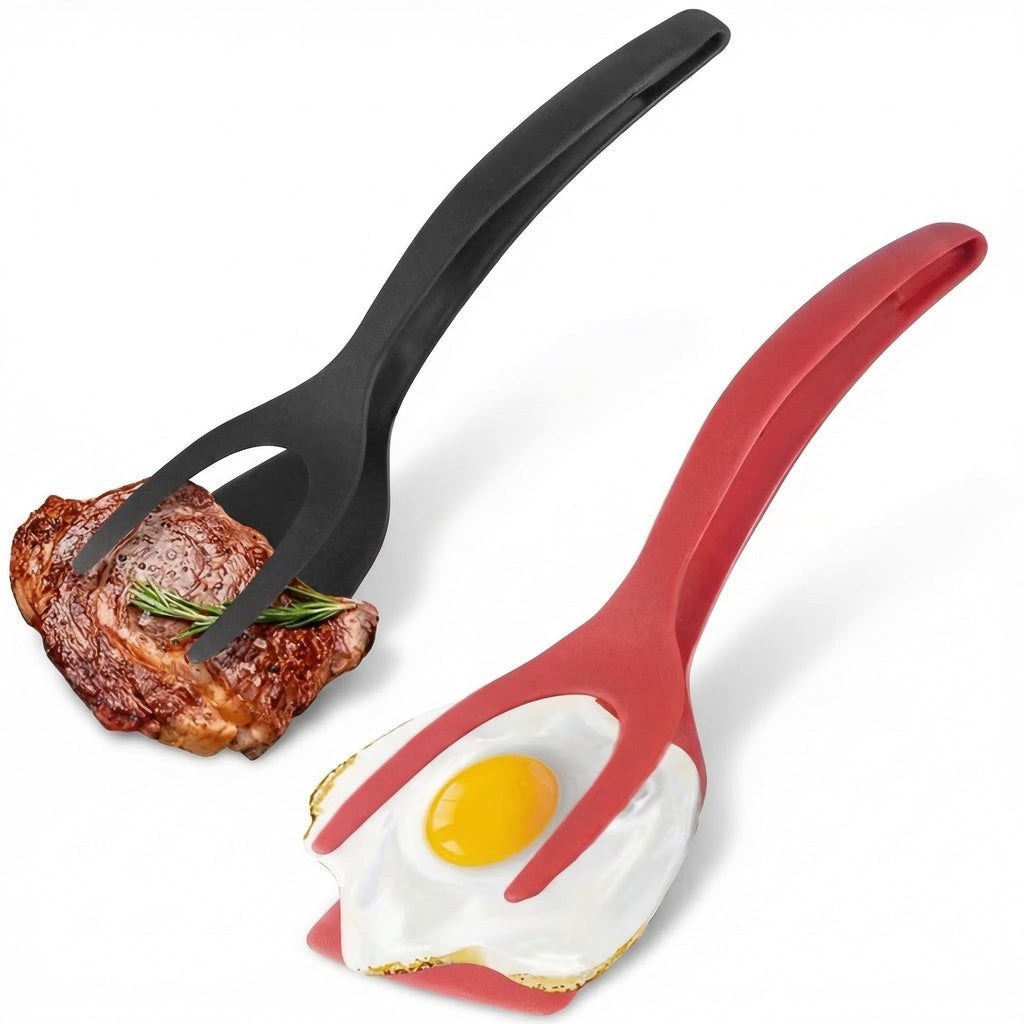 Două spatule-clește, una neagră și una roșie, cu brațele deschise peste un ou ochi și o bucată de carne