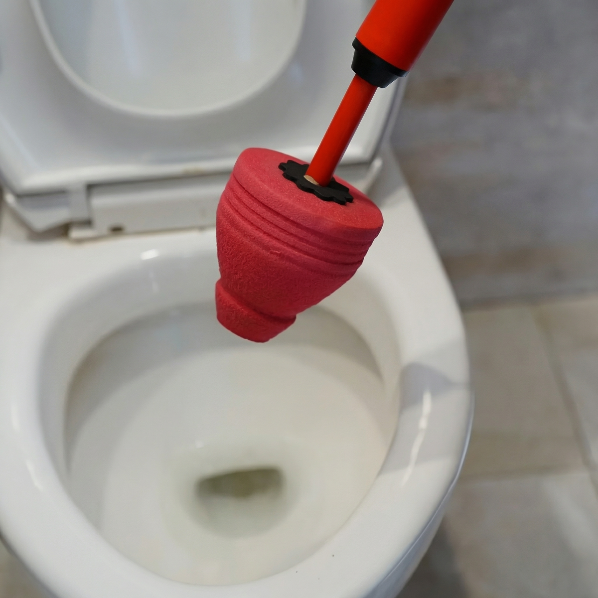 Desfundătorul folosit în vasul de toaletă