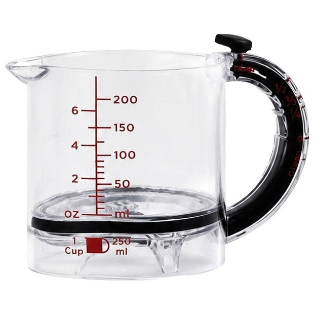 Cană gradată transparentă de 250 ml, cu scală roșie și mâner negru, pe fundal alb