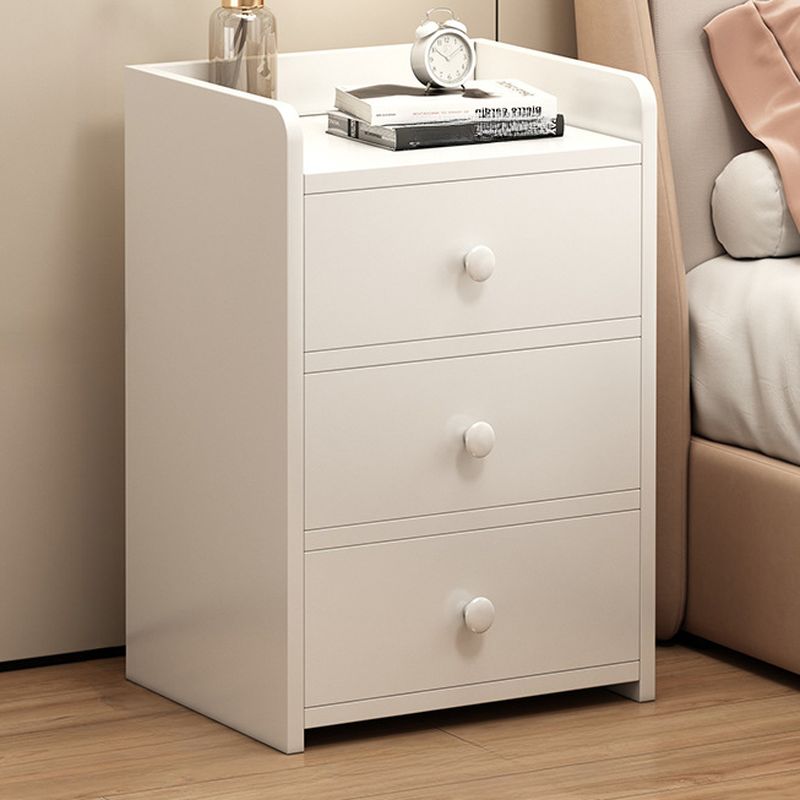 Noptieră Compactă Albă cu 3 Sertare