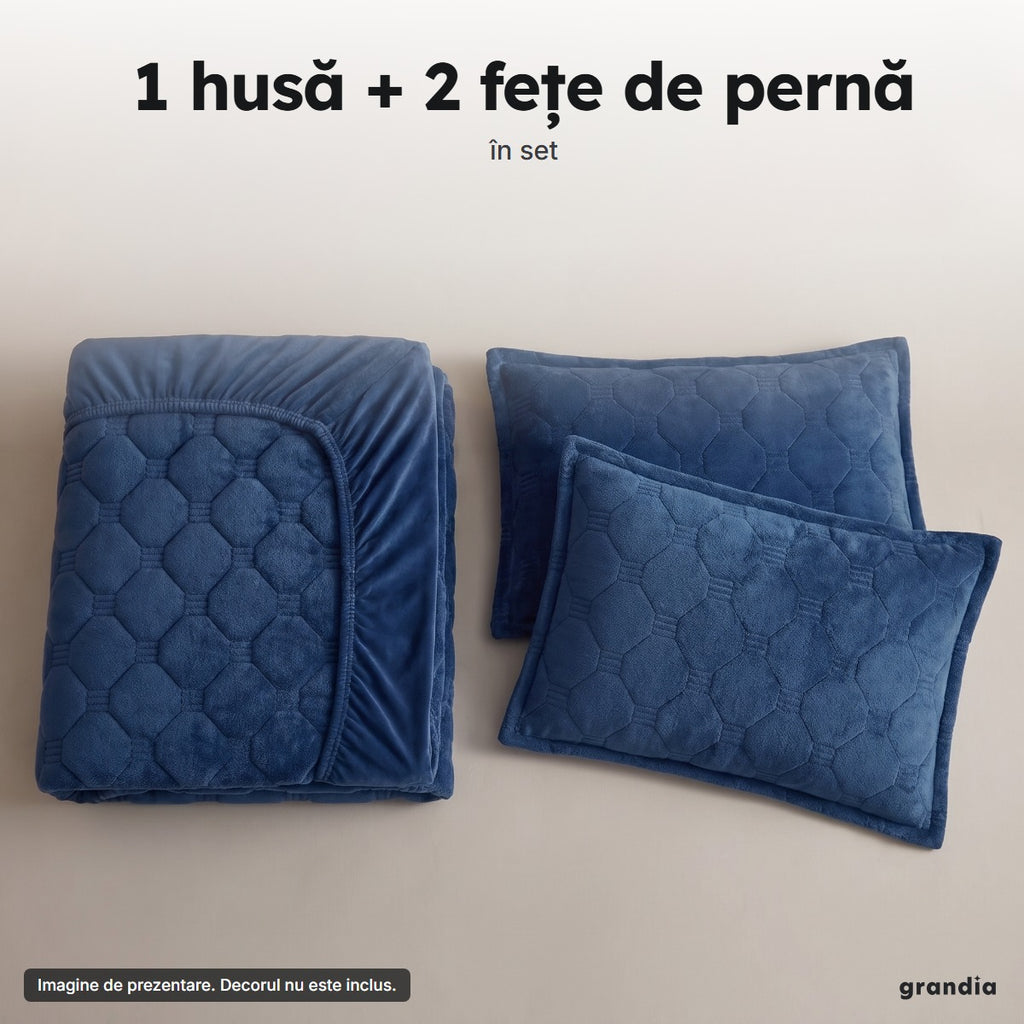 Ce primești în set: husa de saltea pliată și 2 fețe de pernă bleumarin