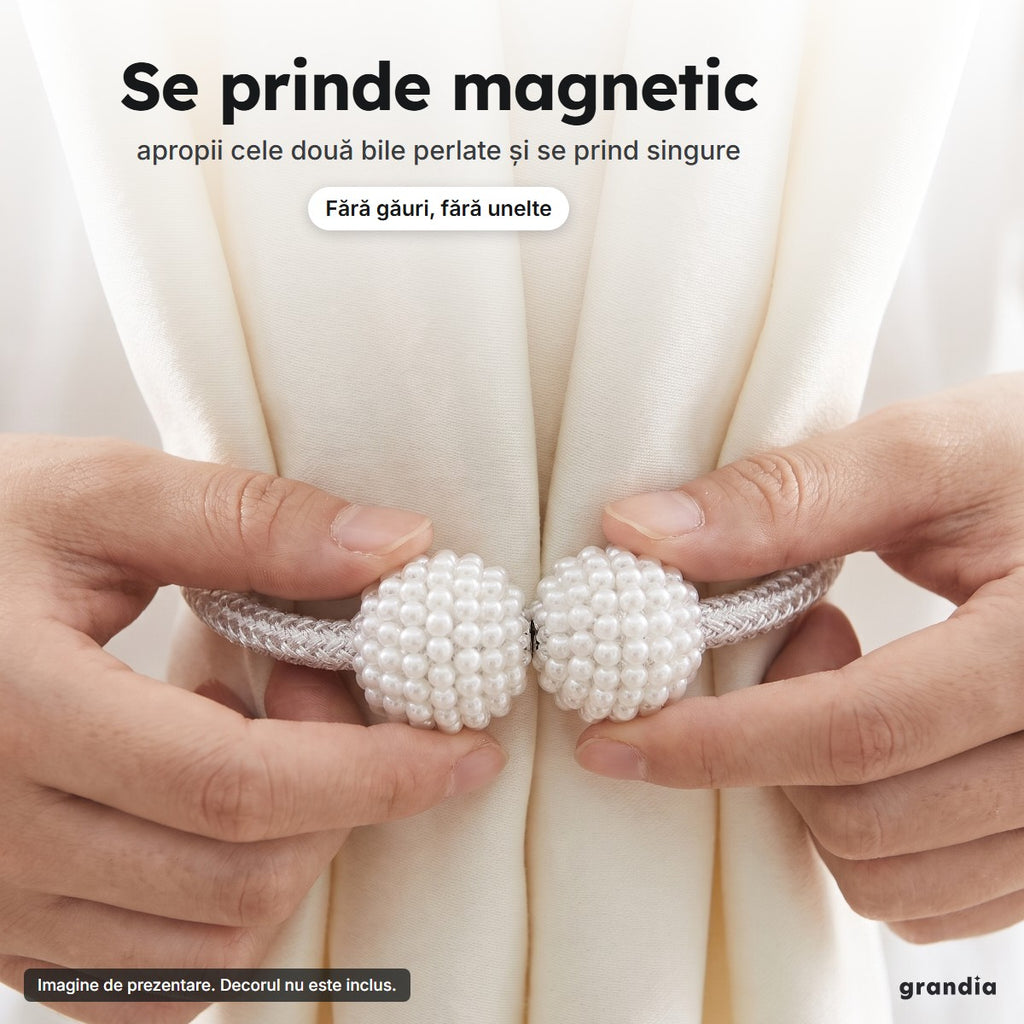 Două mâini apropie bilele perlate ale șnurului magnetic alb în jurul draperiei
