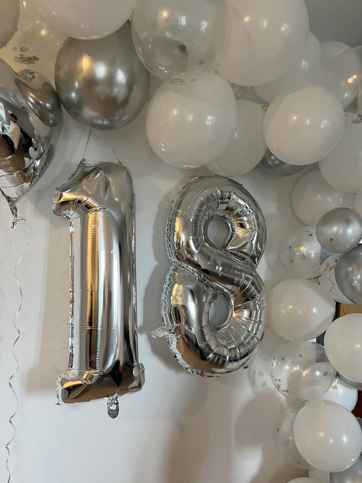 Balon din folie argintie, cifra aniversara 8, 90 cm