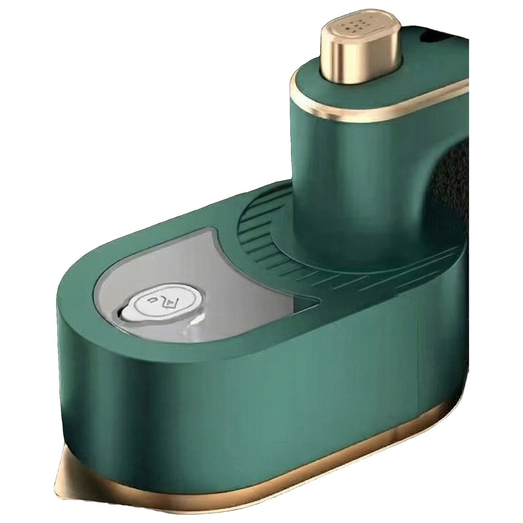 Fier de călcat portabil verde cu accente aurii, cu rezervorul transparent și talpa ceramică, pe fundal alb