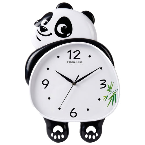 Ceas de perete în formă de panda, cu cadran alb, cifre negre și ramură de bambus, pe fundal alb