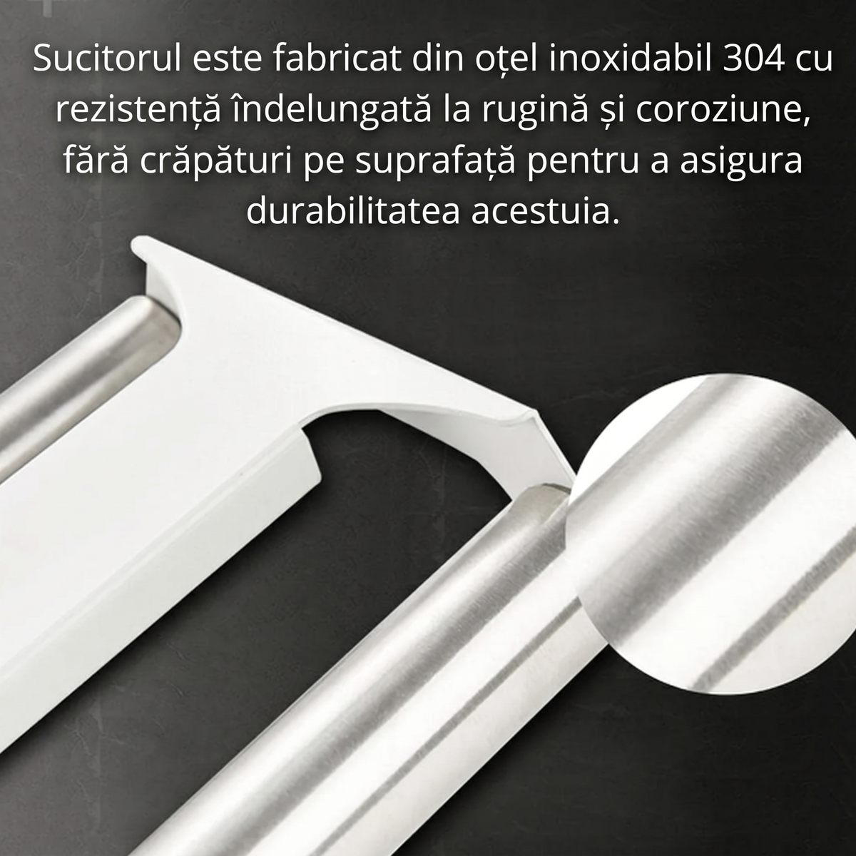 Detaliu cu rolele din oțel inoxidabil și cadrul alb al sucitorului
