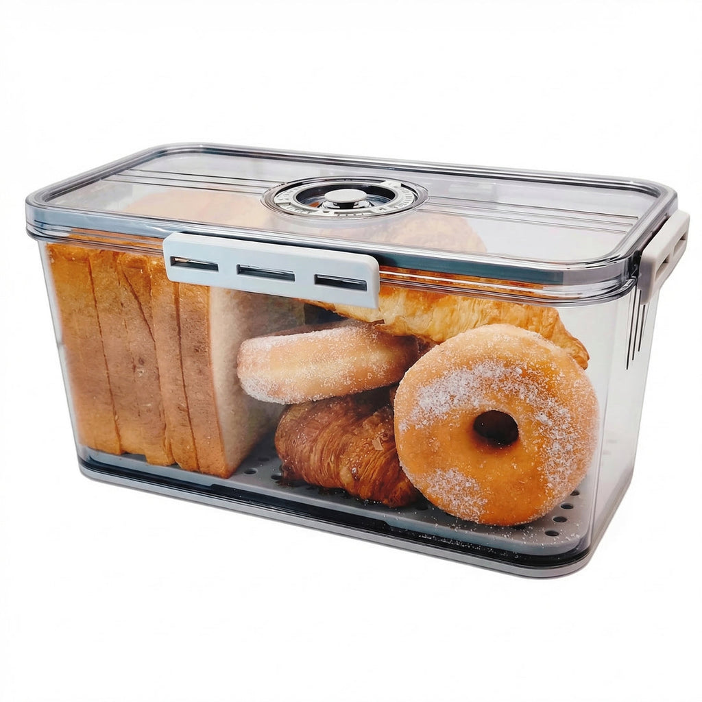 Cutie transparentă pentru pâine cu capac gri cu disc rotativ și cleme, plină cu felii de pâine, cornuri și gogoși