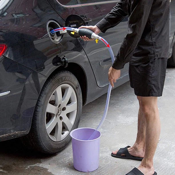 Pompa manuala pentru transfer lichide, cu furtun flexibil, pentru combustibil si apa