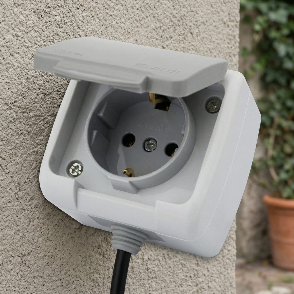 Priza de perete pentru exterior, montaj aparent, cu impamantare IP54, rezistenta la umezeala 2