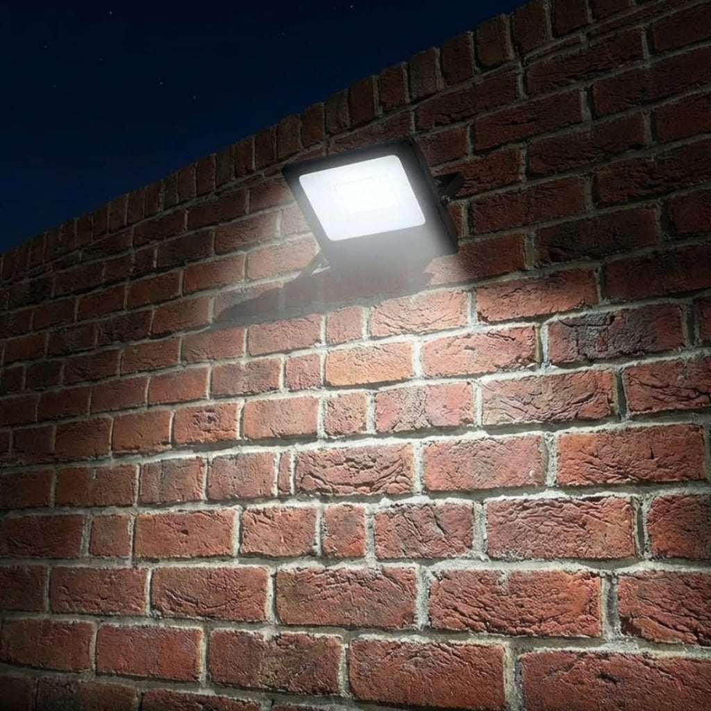 Set Complet Lampa Solara 30W cu Panou, Kit Montaj Inclus, 2 Moduri Iluminat 4